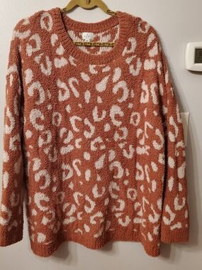 Women's Crewneck Leopard Sweater in Rust and Cream